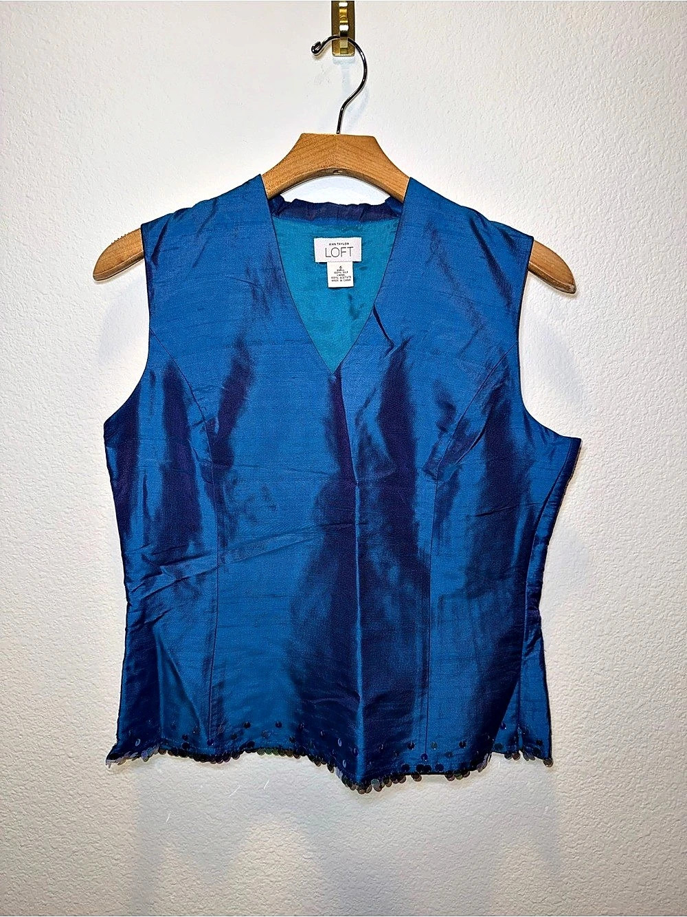 Ann Taylor LOFT Sleeveless Silk Blouse in Blue Size 6
